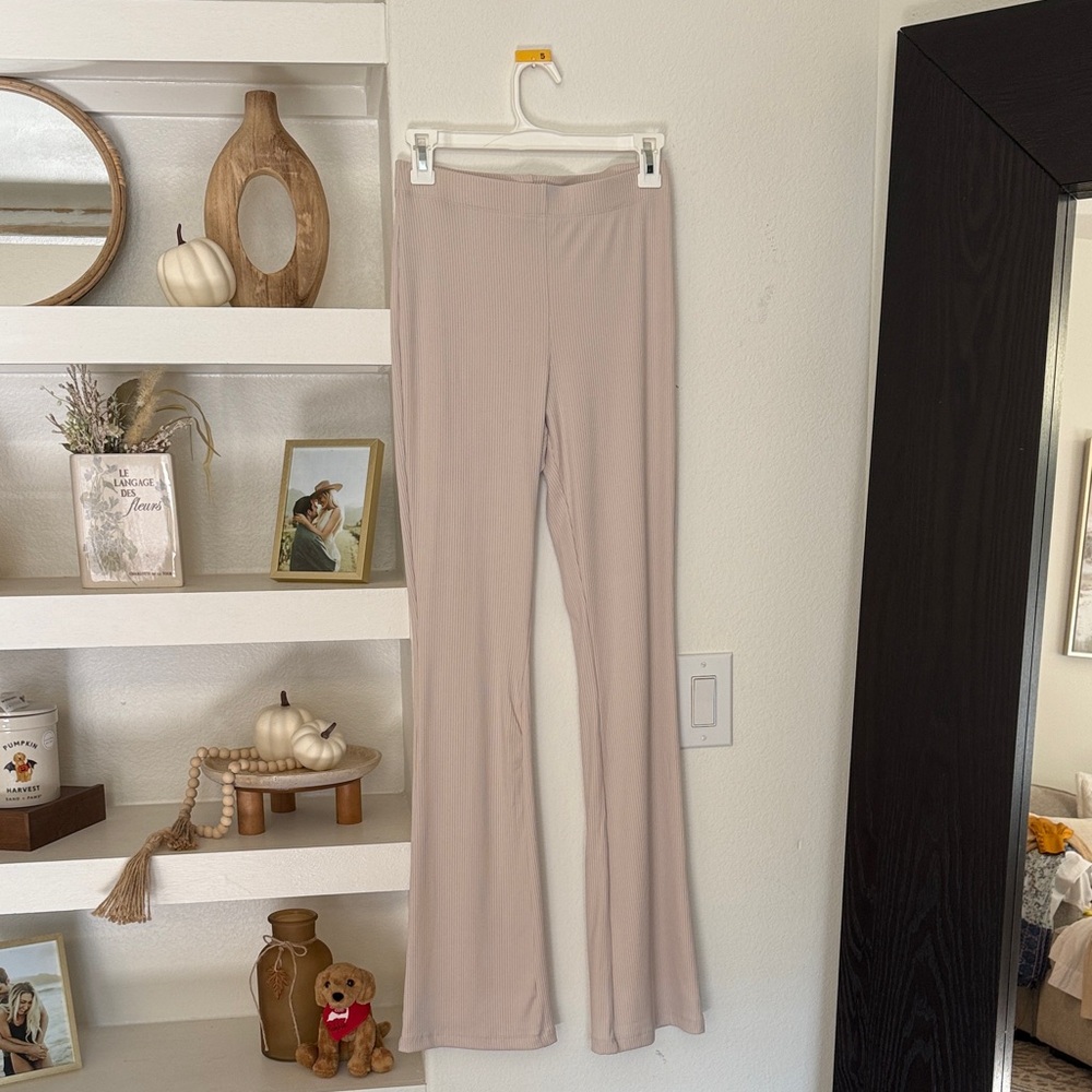 H&M NWOT Cream Women's bell bottom Pants